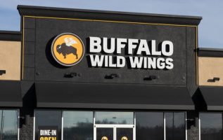 BetMGM and Buffalo Wild Wings will provide sports fans with a unique sports betting experience when placing wagers inside Buffalo Wild Wings sports bars.